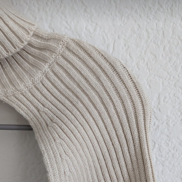 Zara ARM Warmer - Picture 14 of 16